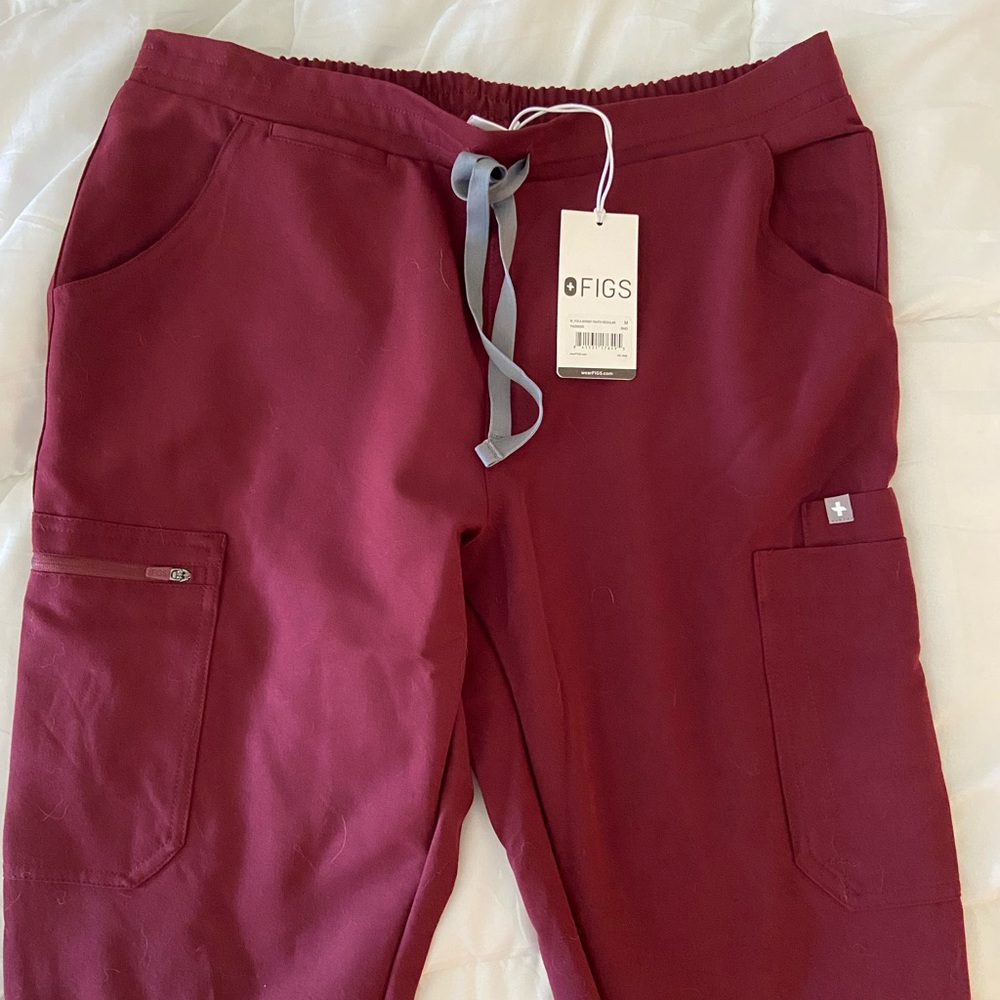 M figs Yola scrub bottoms